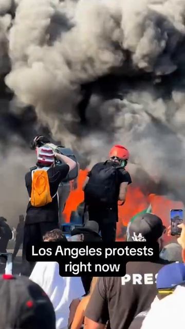 НАЧАЛИСЬ ГРАБЕЖИ: издание NewsWeek пишет, что на фоне протестов в Лос-Анджелесе начались грабежи.