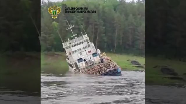 Затонул теплоход на Енисее