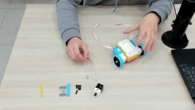 Видеоурок работа с датчиком касания Lego education spike