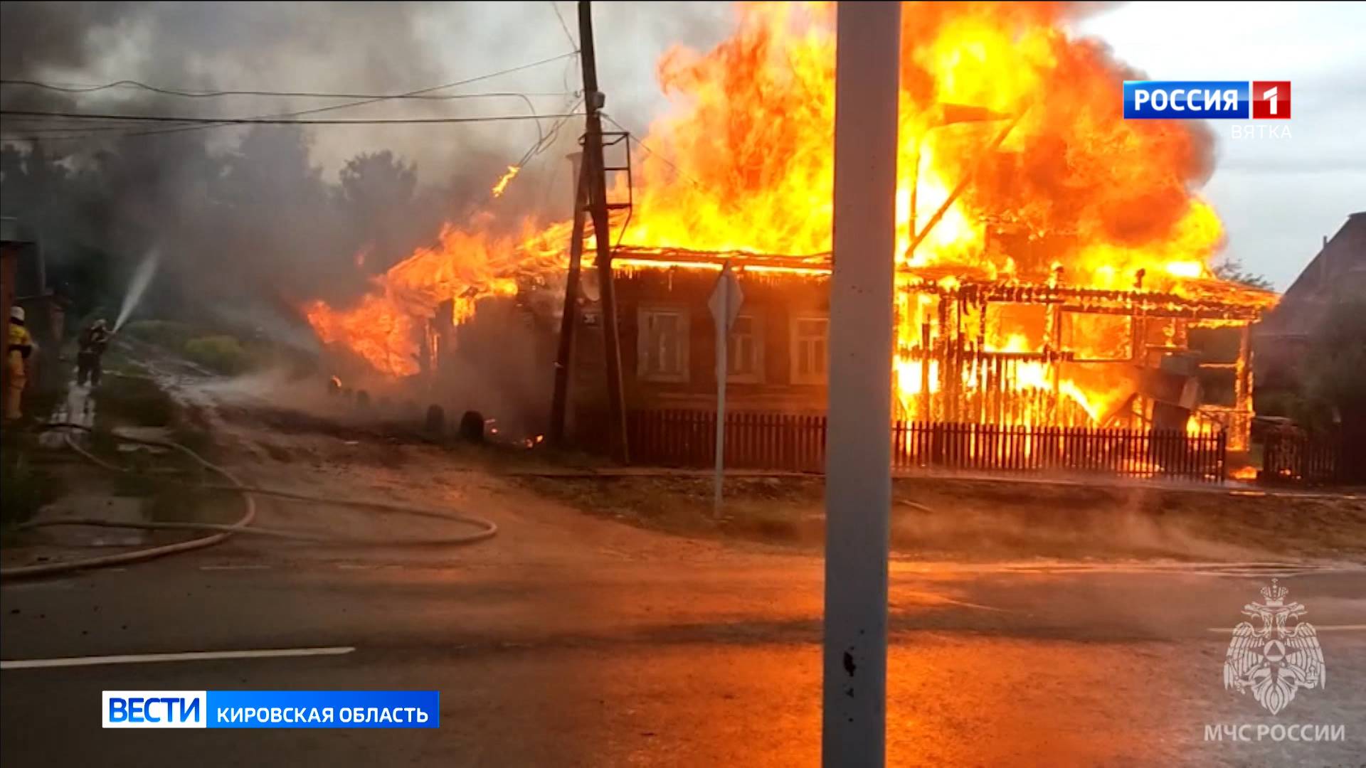 Во время грозы в Унях полностью сгорел частный жилой дом