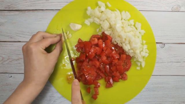 Невероятно вкусно в томатном соусе. Куриная грудка сочно и вкусно.