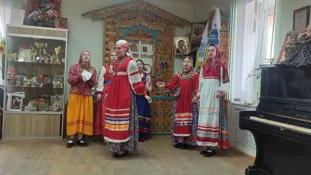 "Из-под дуба, из-под вяза" плясовая Брянской области. "Фольклорный ансамбль "Календарь".mp4