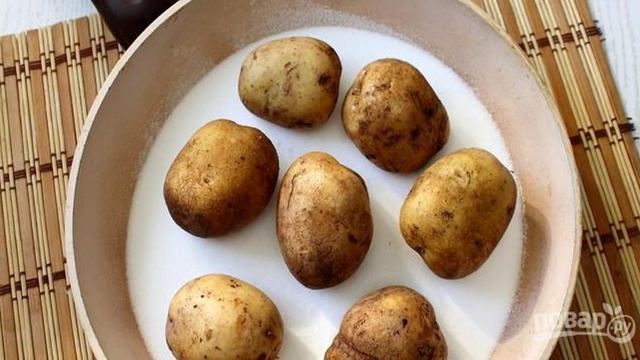 Картофель печенный на сковороде