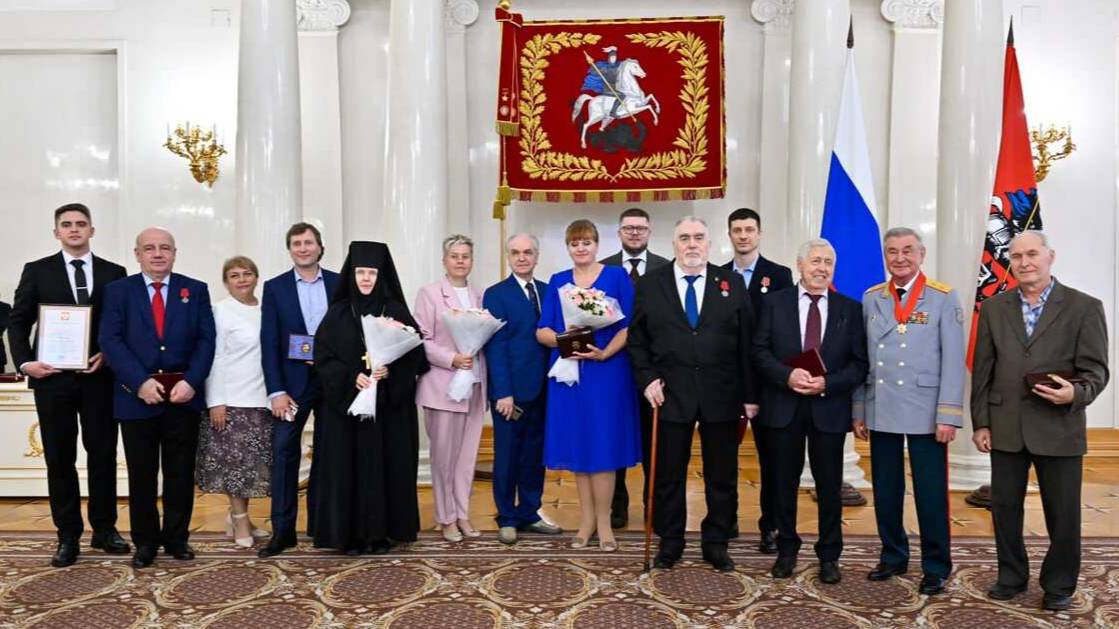Собянин наградил выдающихся москвичей в преддверии Дня России