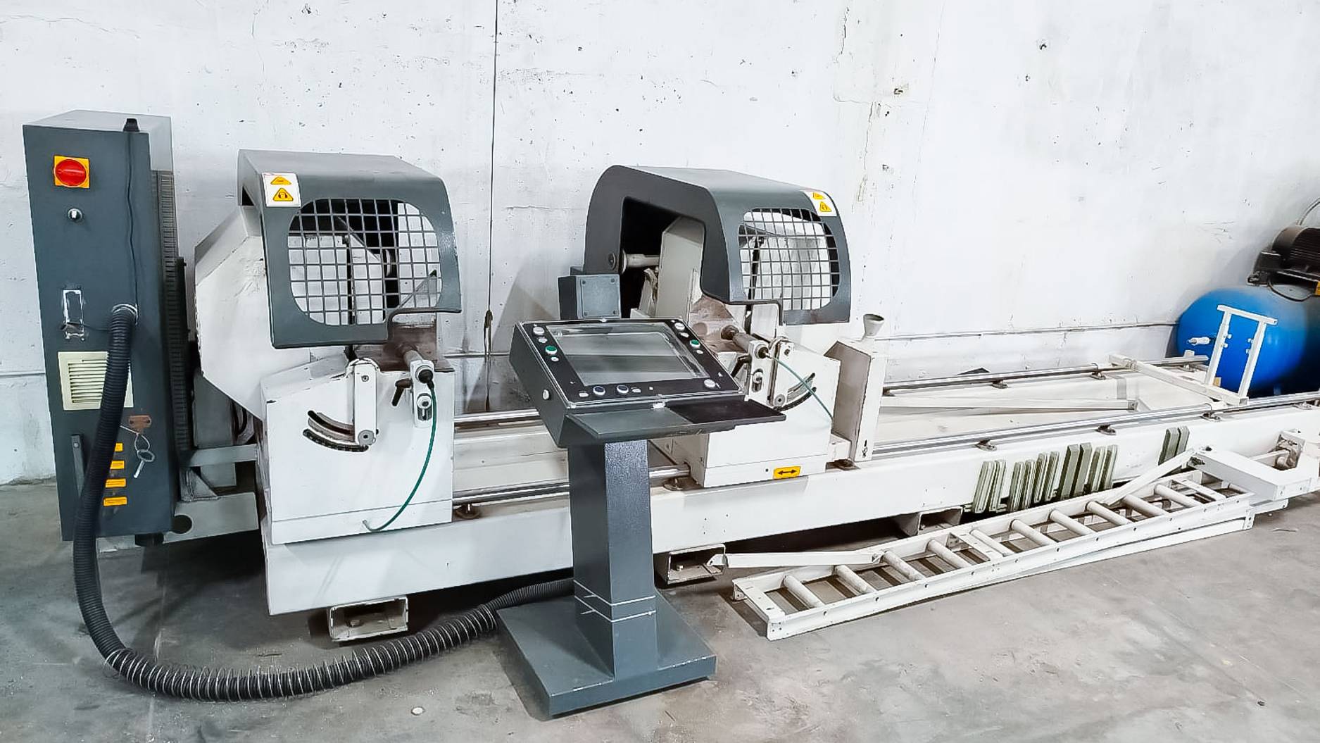 DAIZER PVC 143 Двухголовочная пила c фронтальной подачей пильного диска — OBBU.RU