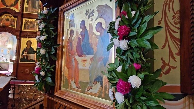 ТРОПАРЬ, КОНДАК И ВЕЛИЧАНИЕ СВЯТОЙ ТРОИЦЕ: ХОР ИВЕРСКОГО МОНАСТЫРЯ