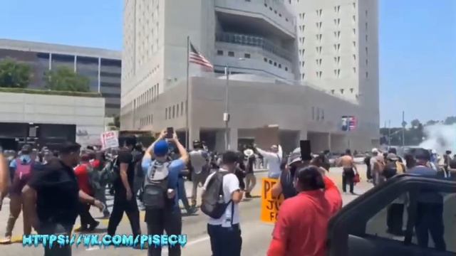🇺🇸В Лос-Анджелесе возобновились беспорядки