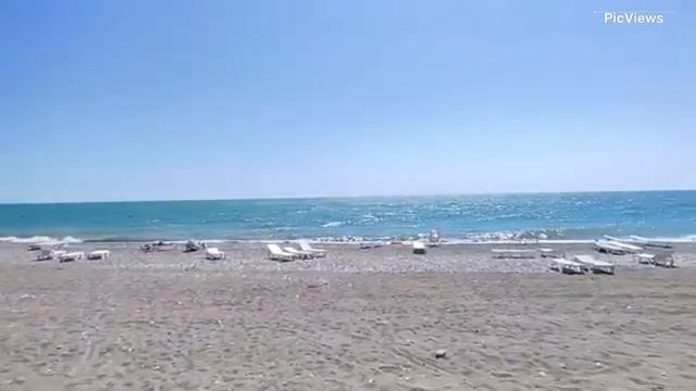 Абхазия пляж сегодня 9 июня 2025. Обстановка на пляже море и погода. Пляж пансионата Сосновая роща