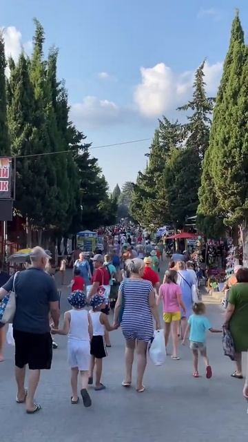 Толпы людей в Крыму