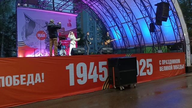 Кавер – группа "Богемия".
Тополиный пух.....