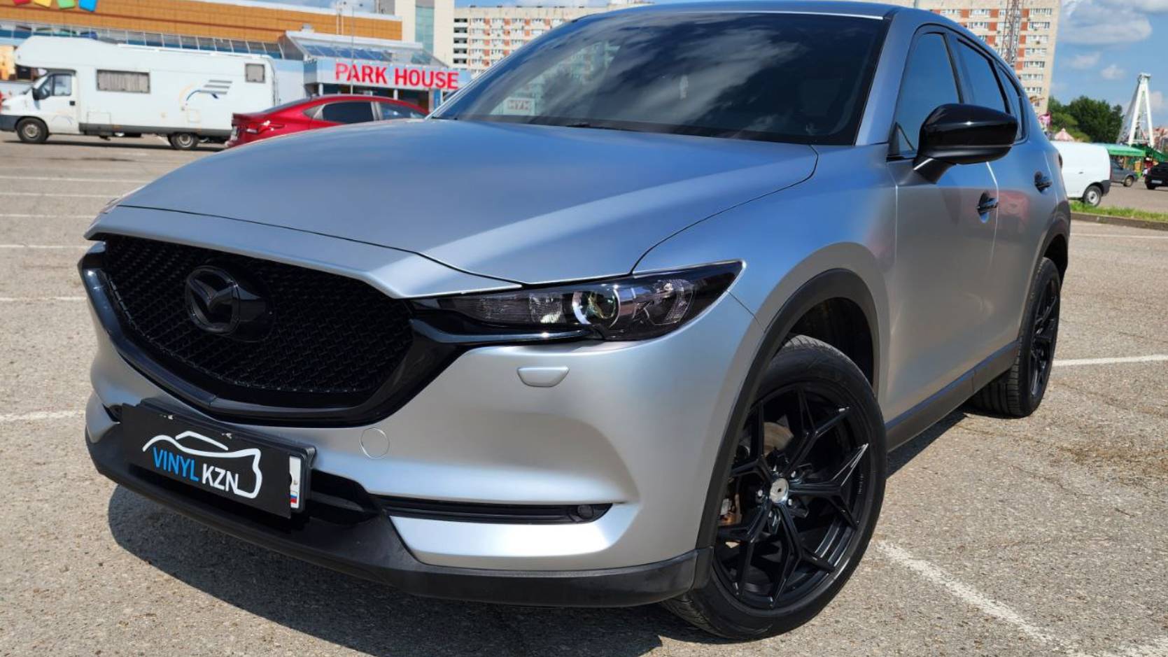 Mazda CX-5 - оклеили кузов серебристой матовой полиуретановой плёнкой, антихром, бронирование фар