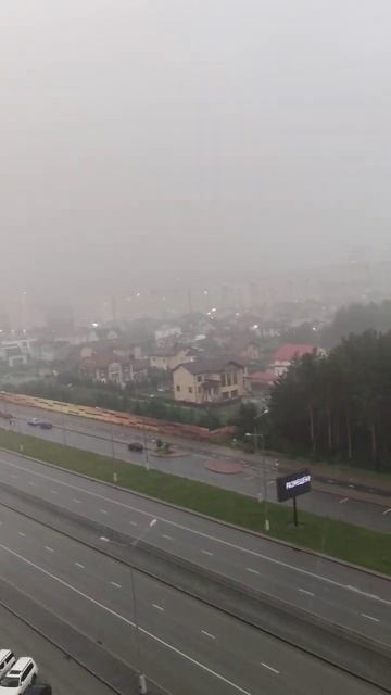 Рекордный ливень в Екатеринбурге! #shorts #svobodaevro #ekb #врек #втоп #шторм
