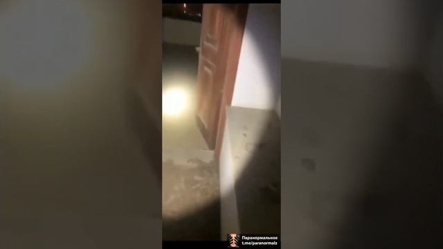 Араб в заброшенном особняке сталкивается с полтергейстом