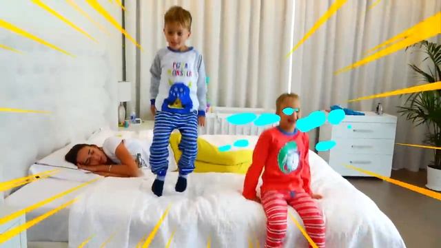 Влад и Никита Крис и мама учатся готовить пиццу