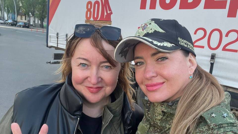 Интервью   Екатерины Дворянкиной с Анной Илясовой  накануне Дня Великой Победы из-за ленты .