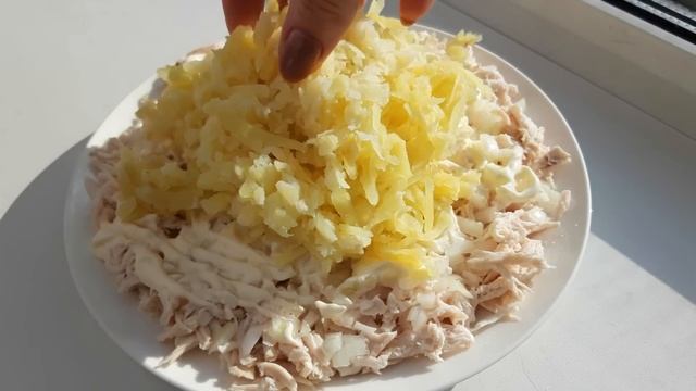 Слоёный салат с КУРИЦЕЙ! Рецепт.