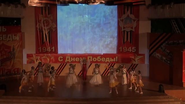 Танцевальная композиция "У моей России длинные косички"