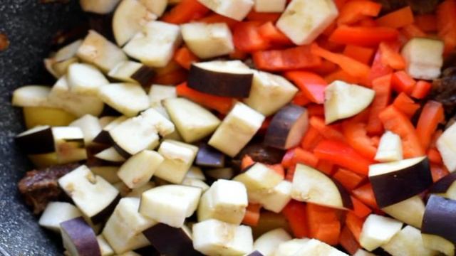 Жареный суп с овощами и чечевицей