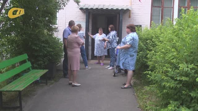 ЖИЛЬЦЫ ДОМА №32 ПО УЛ. ОКТЯБРЬСКОЙ ПОЖАЛОВАЛИСЬ НА СЛАБЫЙ НАПОР ХОЛОДНОЙ ВОДЫ