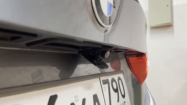 Привлекательная откидная система для камеры iCam2 BMW. Полностью интегрируется в штатную систему