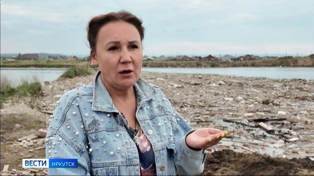 Собственник захламленного участка в селе Максимовщина решил закопать мусор прямо на месте