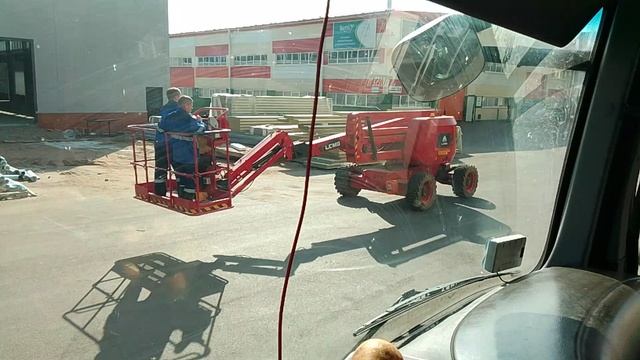 Какая смешная фигня едет