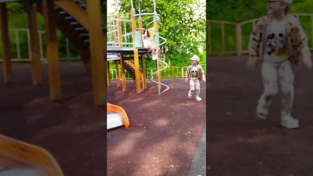 Полюшка и Настя