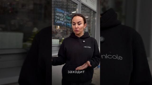 В салоне собаку заперли в клетке,прихоть мастера или безопасность питомца?🐾