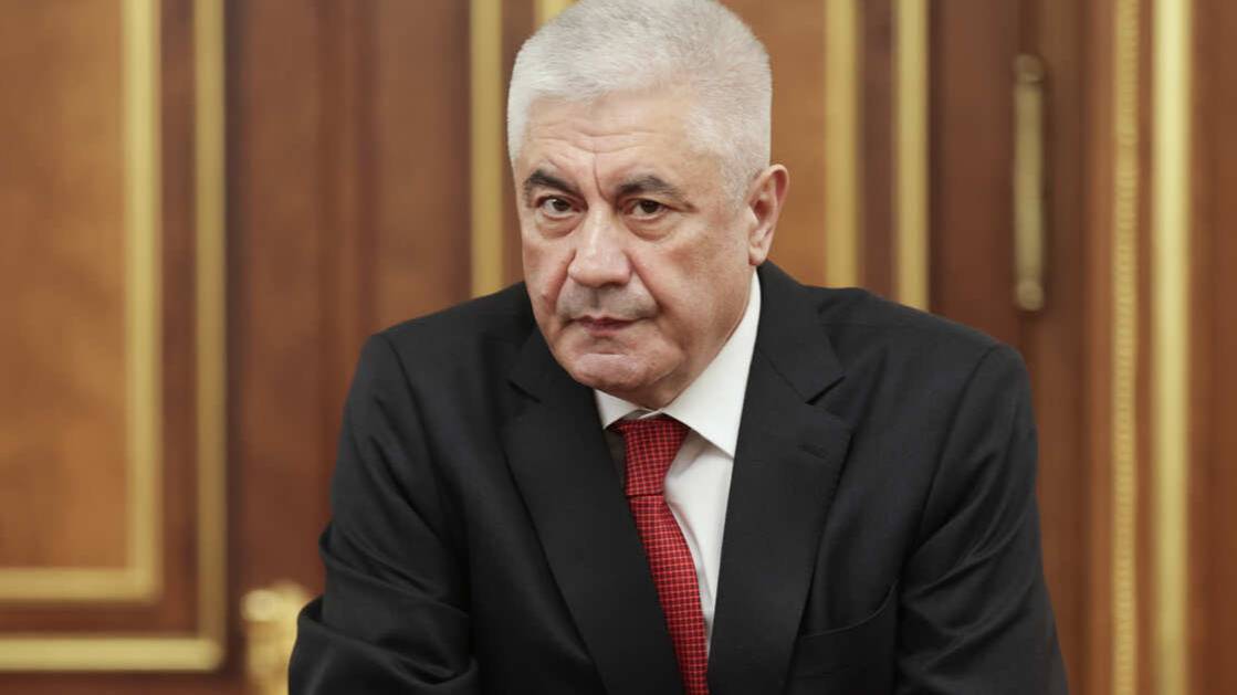 Колокольцев обсудил с выпускниками университета МВД борьбу с киберпреступностью