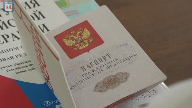 Успешные в творчестве, учёбе и спорте: школьники Абакана получили паспорта в мэрии столицы Хакасии