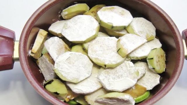 Баклажаны с кабачками в томатном соусе