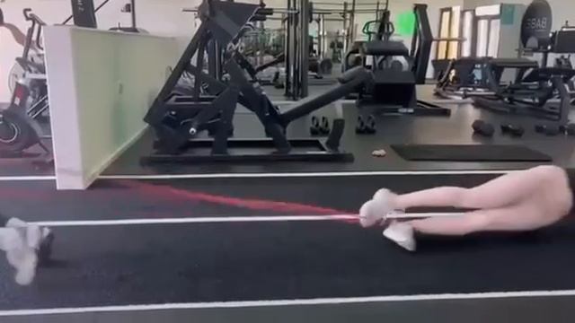 УПРАЖНЕНИЕ НА ДВОИХ ДЕВОЧЕК