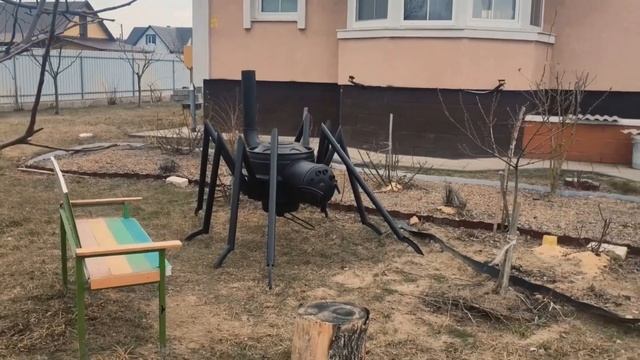 Уникальная печь-паук, искусство и функциональность.