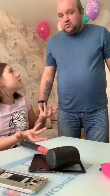 Кринж батя с амнезией заскамил сам себя и остался без мобилы. Деменции не лечиться. В дом престарелы