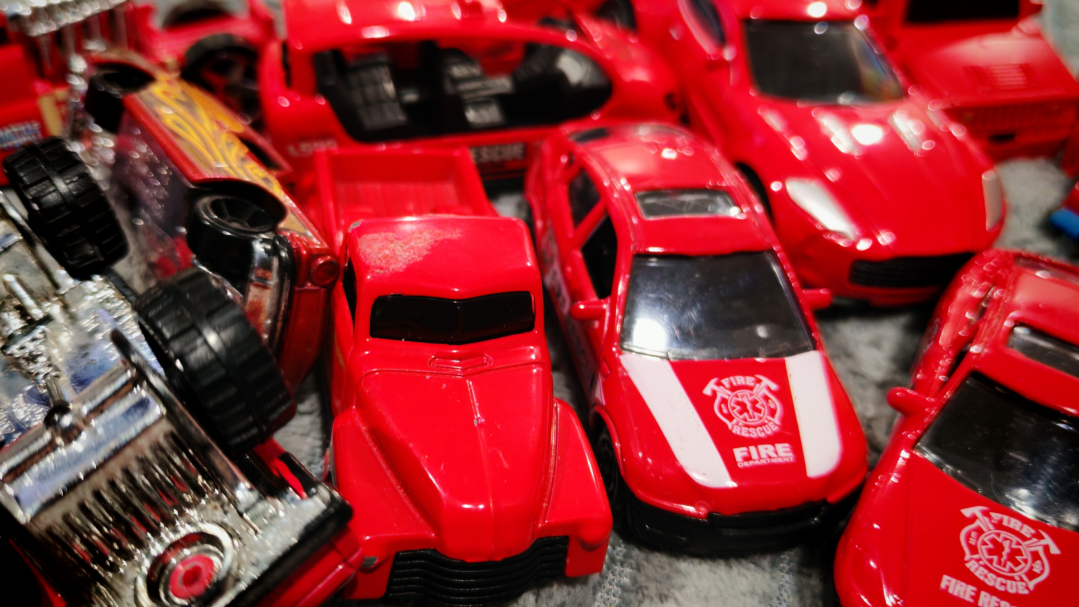 играем в красные машинки