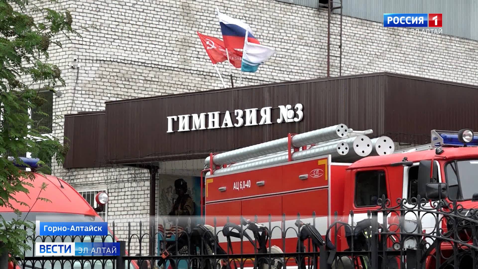 Пожар в гимназии: крыша повреждена, люди в безопасности