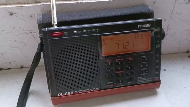 дачные радиолюбители на даче приём очень хороший, сканирую 7 МГц на 40 метров прекрасное прохождение