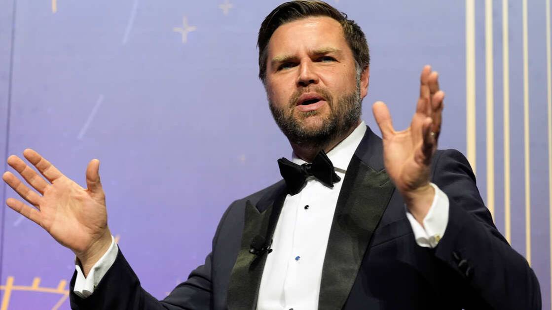 Вэнс назвал безумием выделение Байденом $300 млрд Украине на военную поддержку