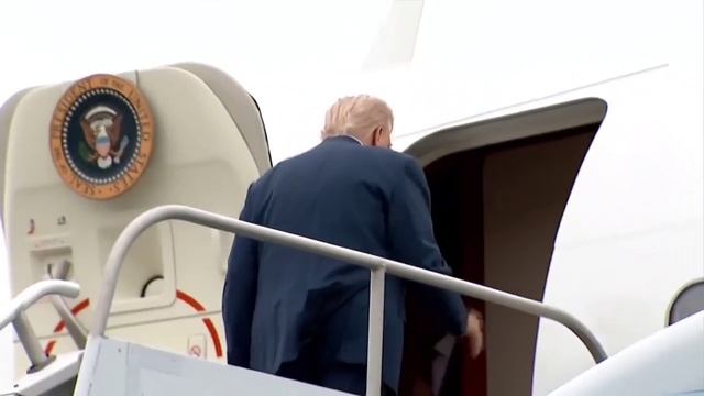 Трамп и Рубио споткнулись на трапе самолета