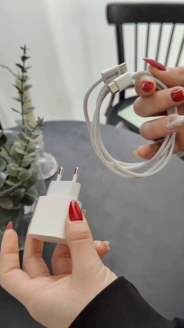 Сетевое зарядное устройство Depod Genuine DCH009