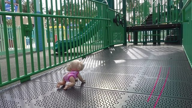 Диана и Рома Диана притворяется, что играет с куклами, Смешные детские видео с игрушками от Kids Dia