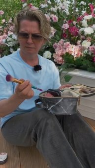 Надо свою харизму подкрашивать!!!!