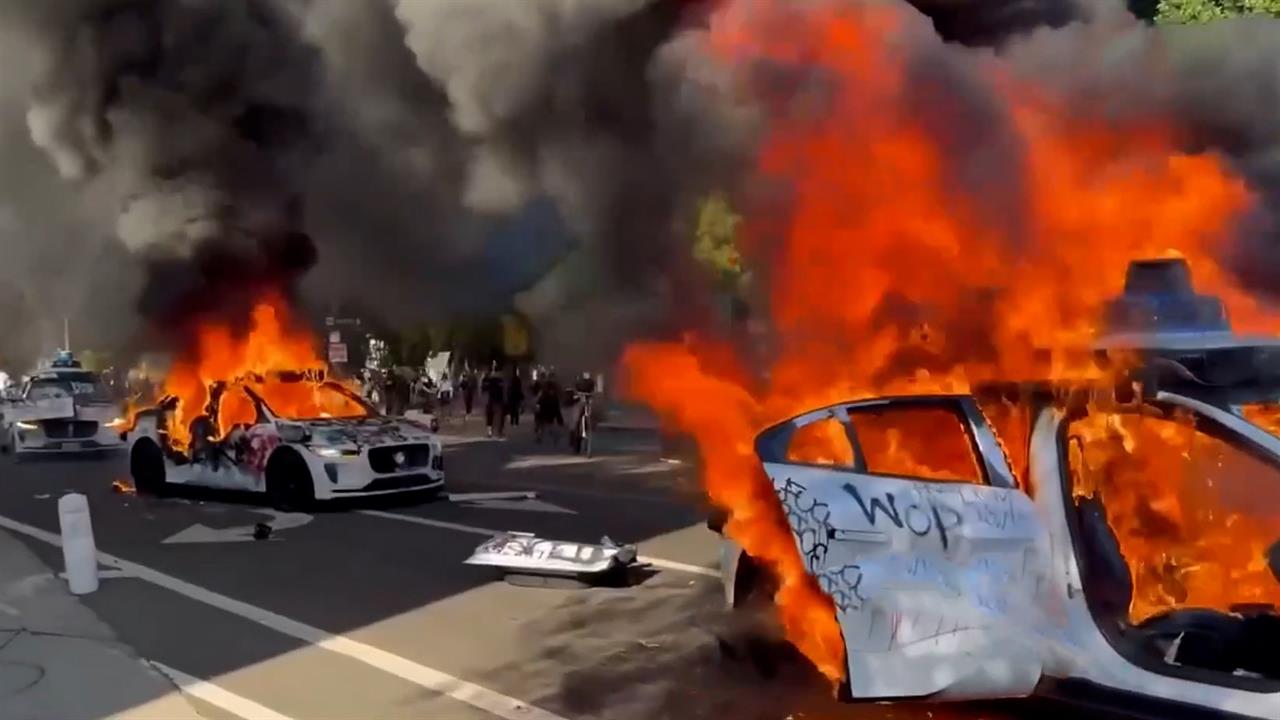 В бушующий протестами Лос-Анджелес прибыла нацгвардия: видео