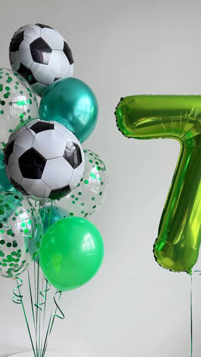 Композиция на 7 лет в стиле футбол в зелёном цвете