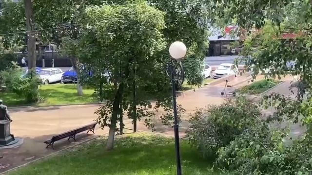 ЛОПНУЛА ТРУБА: улицу Пушкинская затопило. Лопнула труба диаметром 400 мм.