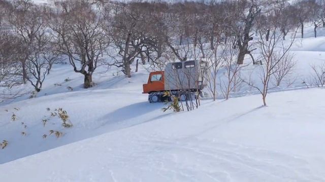Едем на ратраке в бухту Гуя, Итуруп