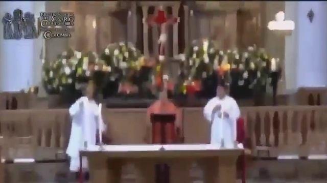 Момент сильного землетрясения в Колумбии у базилики Богоматери Розария в Чикинкире