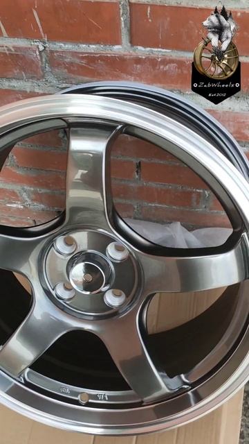 ADVAN Racing GT R17 7.5 et35 4x100 HB+P