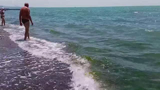 Идём на пляжи "Цирк" в июне:в Сочи цветёт море, народ загорает, на побережье есть изменения