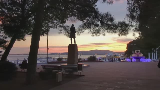 Геленджик. Идем на набережную по улице Дивноморская, Геленджикская, Херсонская.mp4